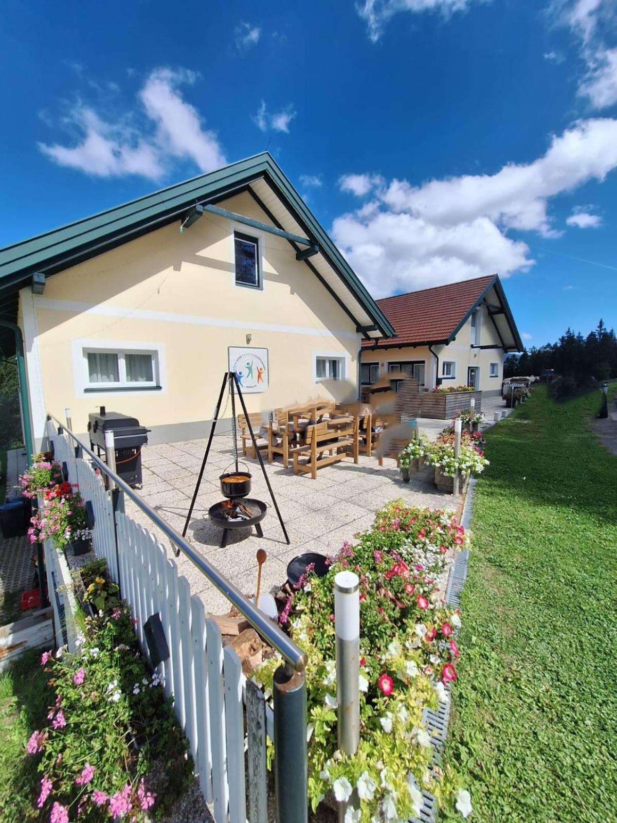 Gaestehaus Hebalm, Family & Friends Auf 900 M2 Wohnflaeche Erleben, Alleinnutzung Moeglich Pack Exterior photo